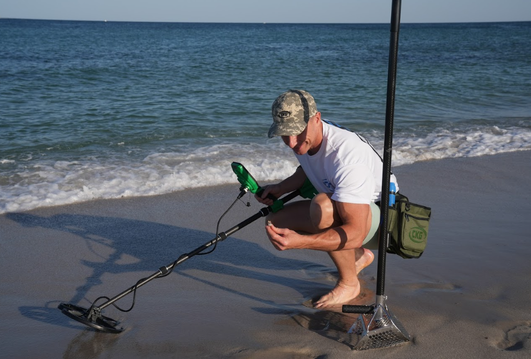 Top 10 Features to Look for in a Metal Detecting Pouch